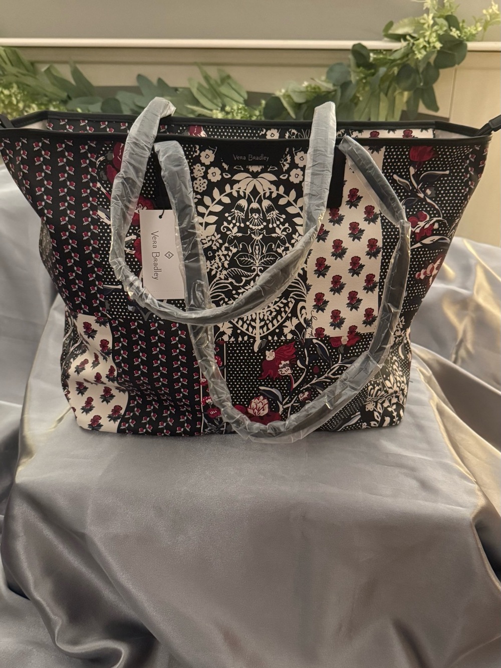 Vera Bradley Every Day Tote
in “Perennials Patchwork”